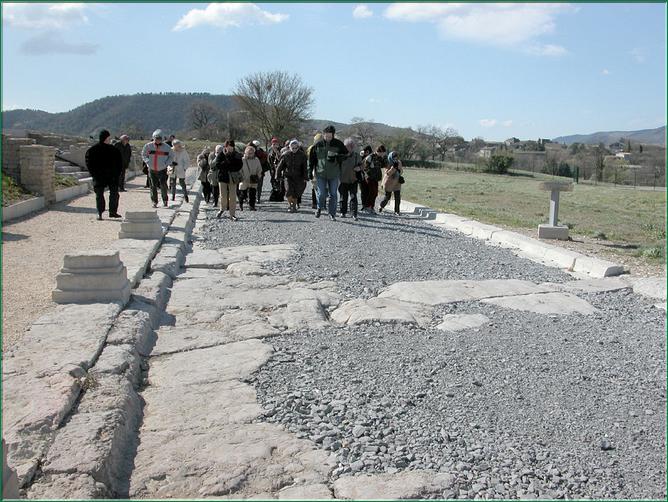 Le cardo maximus, espace communautaire et économique.