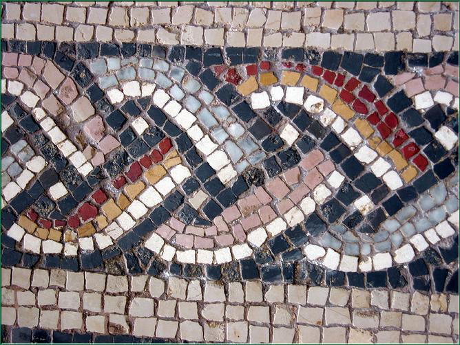 Détail de la bordure de cette mosaque.