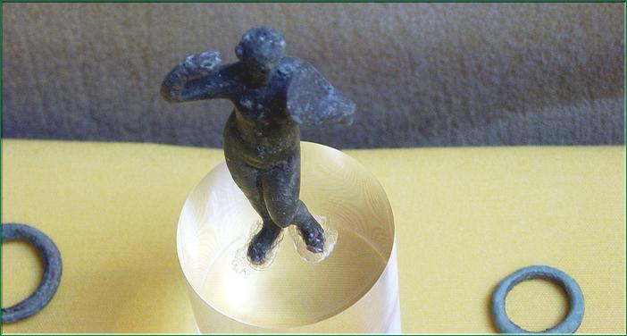 Offrandes données aux dieux-Anneaux en bronze, statuette
