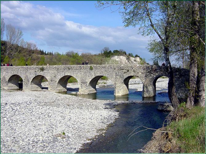 Ce pont est construit au cours du IIe s.