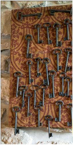 Clefs du moyen âge, retrouvées au cours de fouilles aux alentours