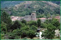 ...et dominés par les clochers de leur église et de leur abbaye