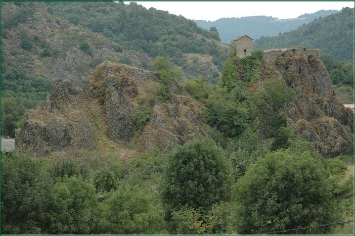 LAuvergne est un pays pieux prisé par les grands ordres monastiques du haut Moyen Age qui y édifièrent quelques chefs-duvre dart roman