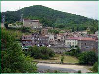 Monistrol dAllier remarquable par son site naturel unique, niché au cur des gorges