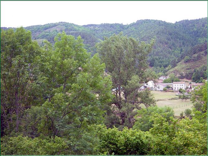 Les villages aux maisons polychromes ...