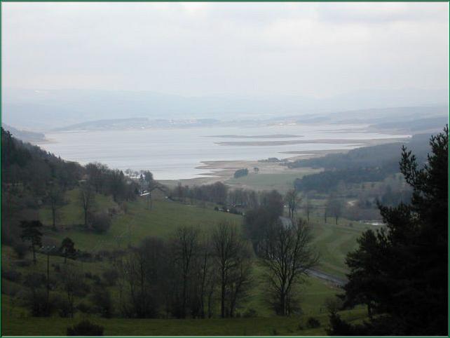 Le lac de Naussac en cours de vidange (mi-aot 2005)