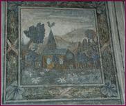 Fresque représentant un paysage de verdure avec un lointain de collines, une chapelle romane. Présence de deux coqs, signe de ralliement des protestants