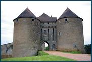 Le châtelet dentrée représente un exemple caractéristique de larchitecture militaire du XIIIe siècle.