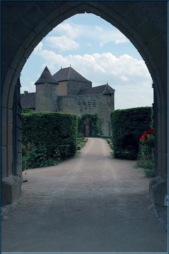 Une fois les ponts-levis passés, l'entrée était barrée 