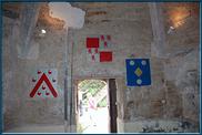Salle de garde, Blasons seigneuriaux
