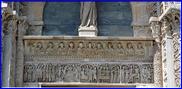 Linteau sculpté de la porte-