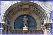 Niche au dessus de la porte-
