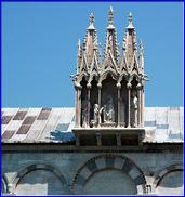 Le Camposanto est adossé aux murs de la ville, comme il sied à la dernière demeure de ses habitants. 