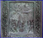 Détail de la porte en bronze