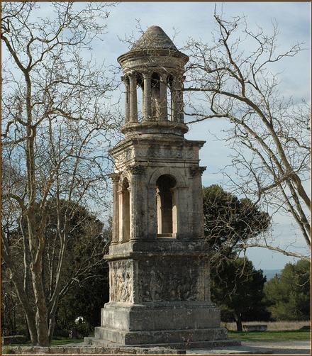 Le mausolée, tombeau monumental