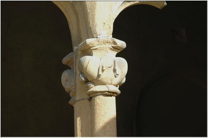 un visage voilé (humilité, pudeur)