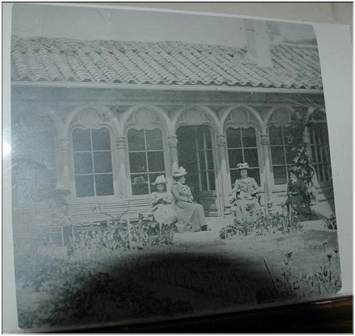 Il fut vendu en 1910, à un antiquaire parisien et en partie démonté pour aller en Amérique...
